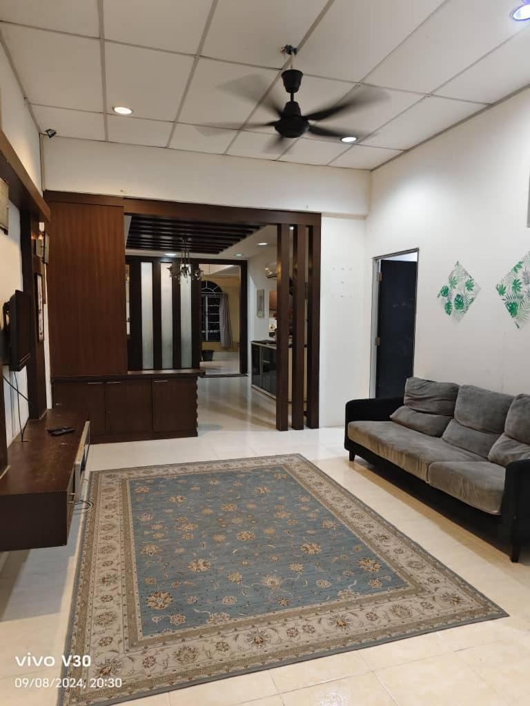 Ulfah Mersing Room photo