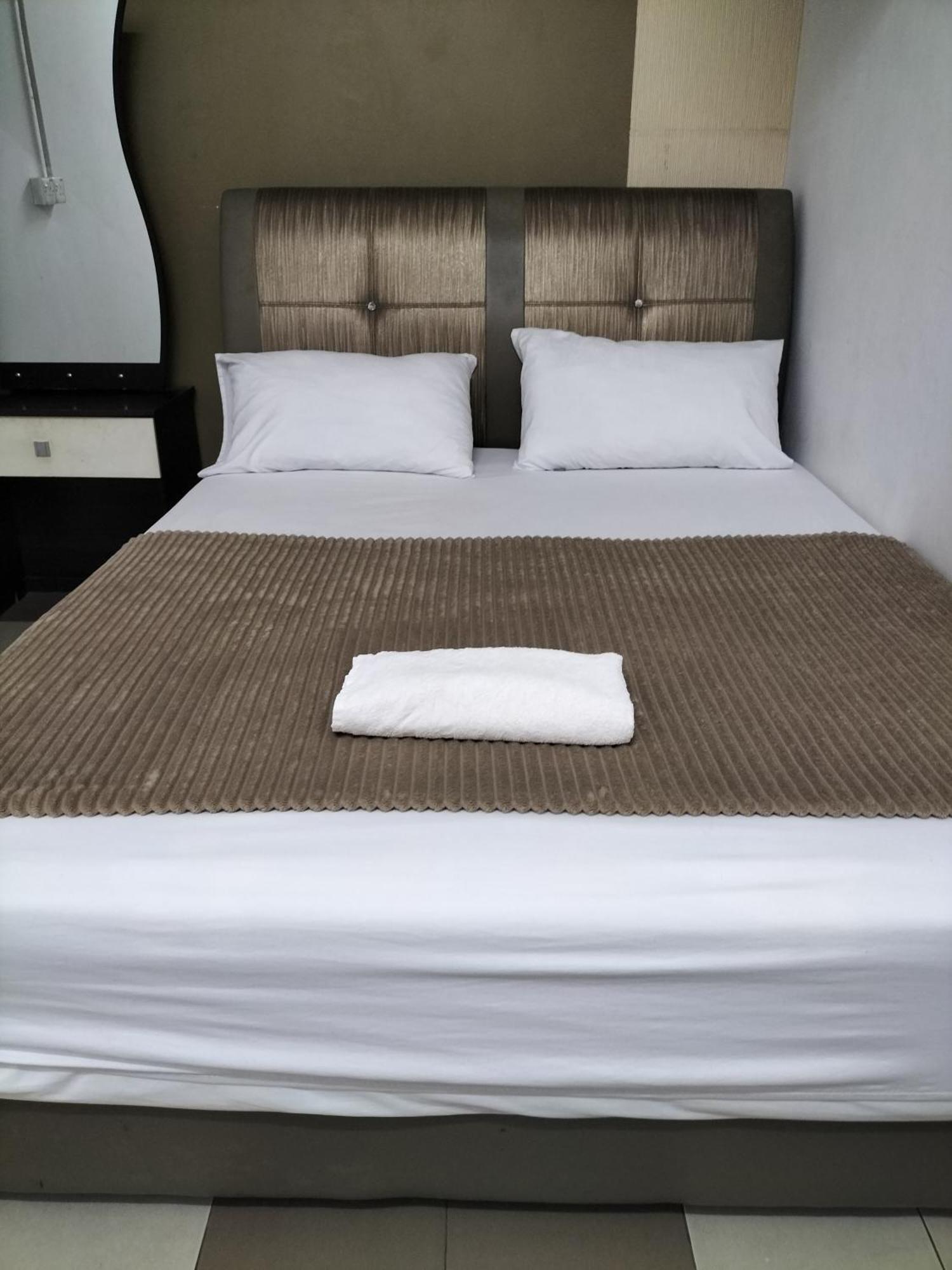 Ulfah Mersing Room photo